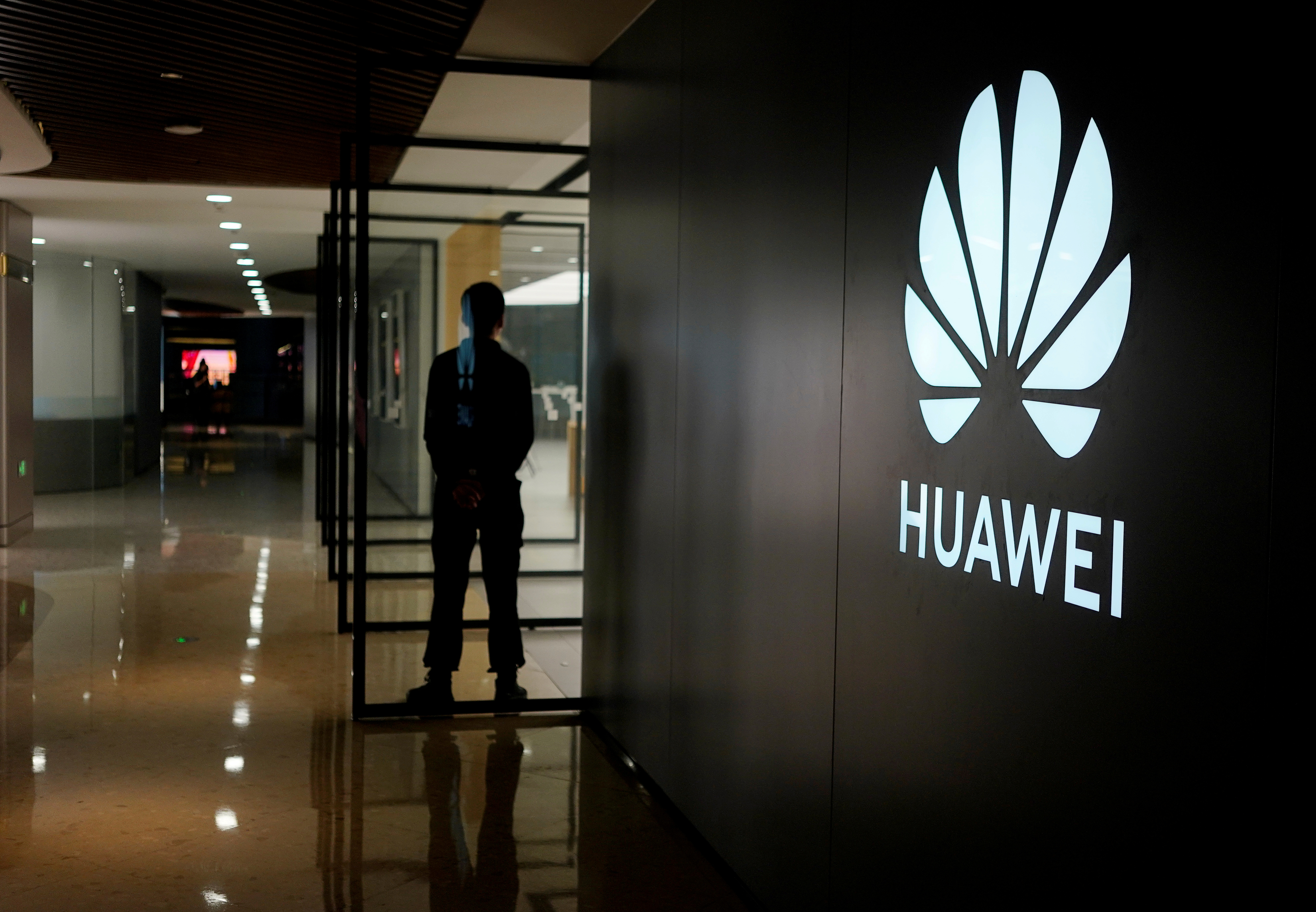 Legisladores de Estados Unidos presentan proyecto para mantener restricciones a Huawei