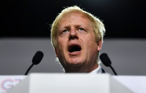Boris Johnson insta a Rohani a “poner fin a las hostilidades” en el Golfo Pérsico