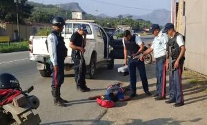 Vecinos denuncian la inquietante aparición del cuerpo de una mujer tiroteada en Aragua