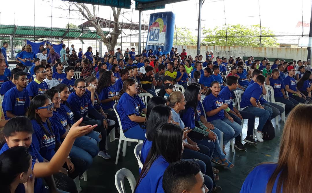 UNT Zulia da la bienvenida a 300 jóvenes dirigentes de Maracaibo