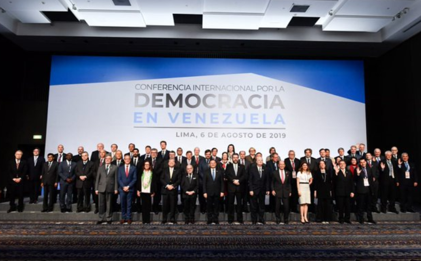 La FOTO imperdible de la Conferencia por la Democracia en Venezuela en Perú