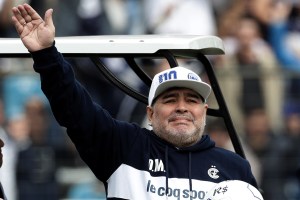 Maradona fue operado exitosamente del hematoma en la cabeza