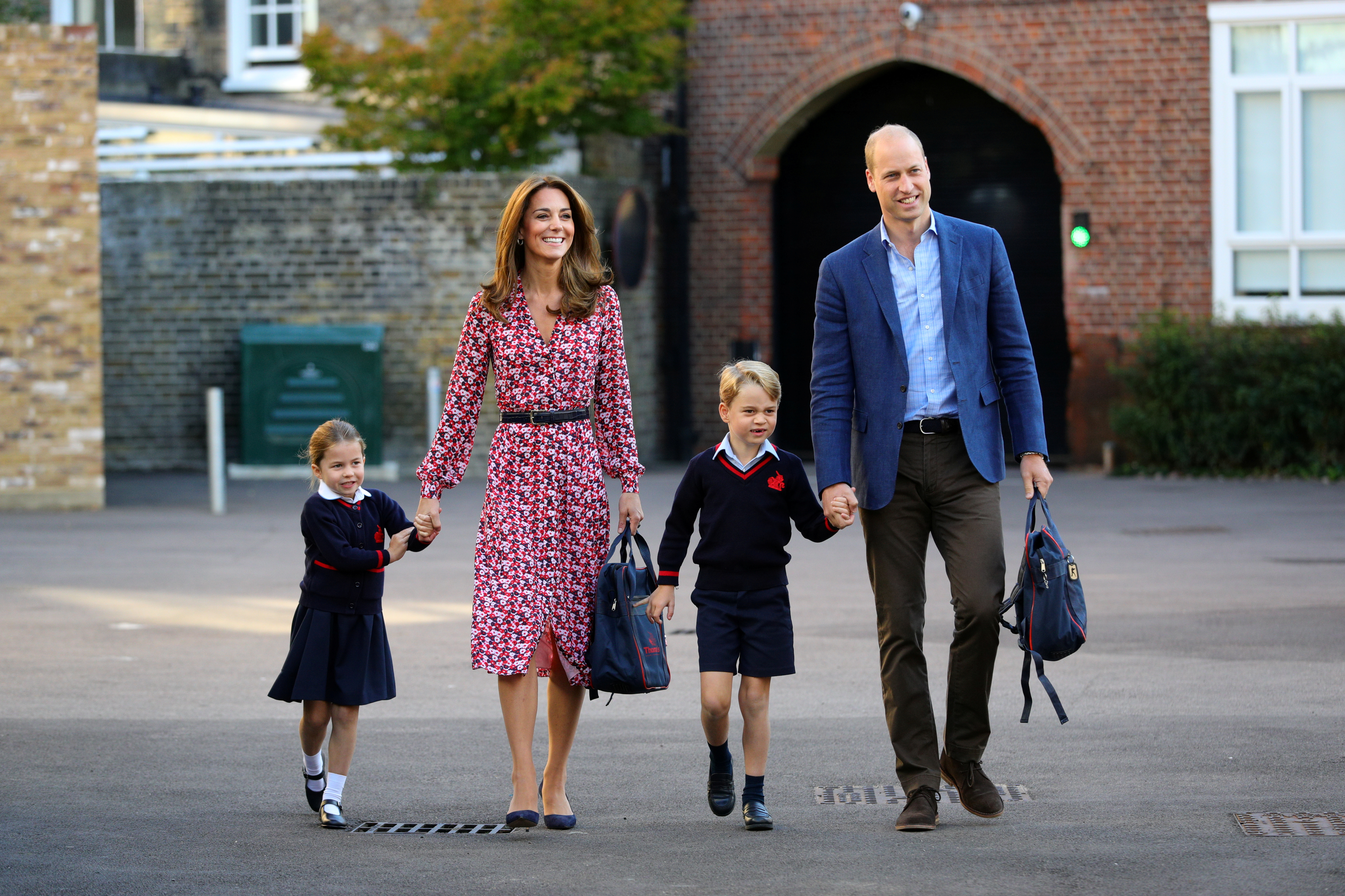 La princesa Carlota empieza “muy ilusionada” su primer día de colegio (Fotos)