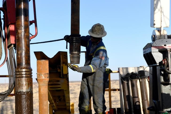 El petróleo cae castigado por medidas contra el coronavirus en China