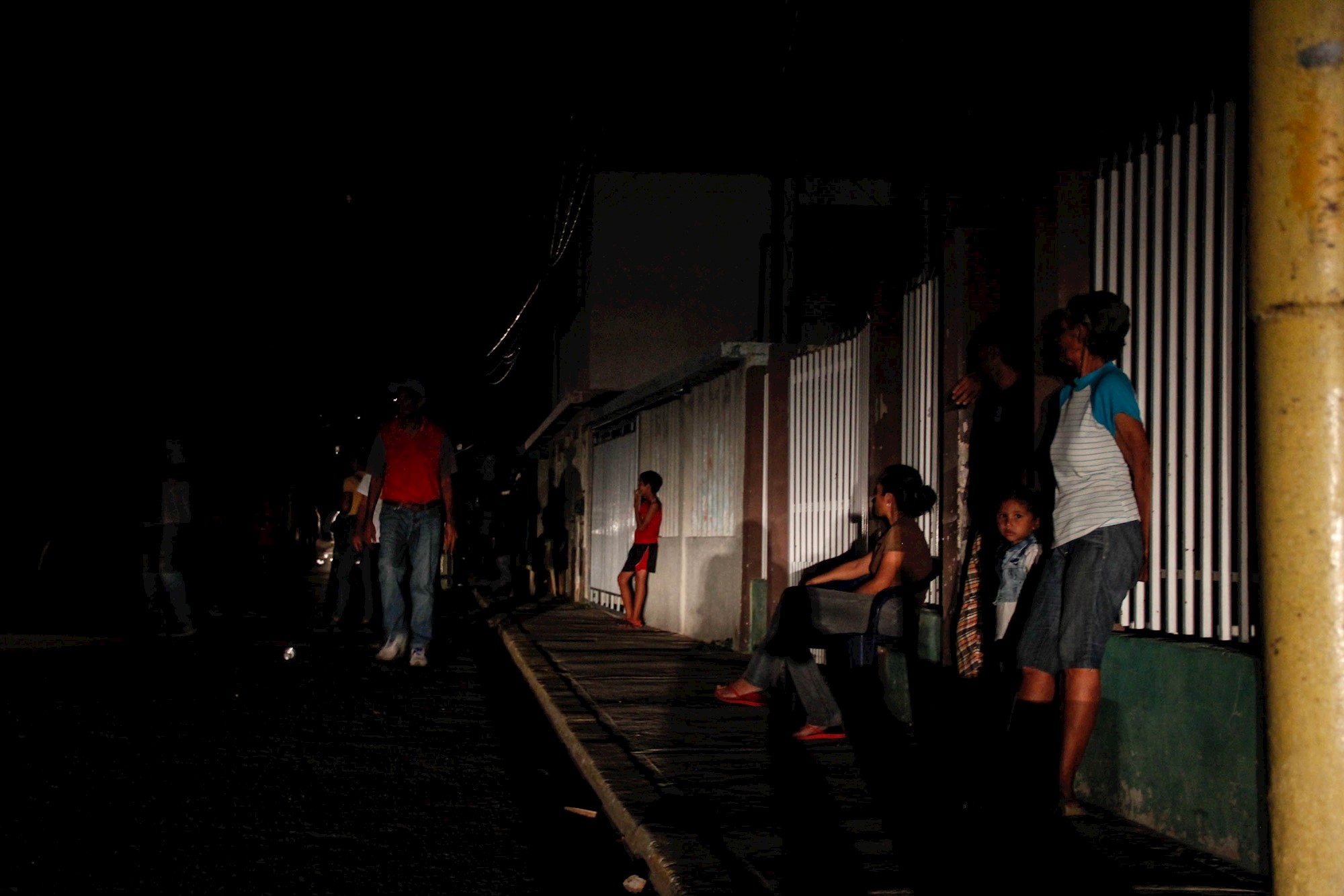 Dato perturbador: Casi el 100% de los venezolanos presenta cortes eléctricos en sus hogares, según el Ovsp