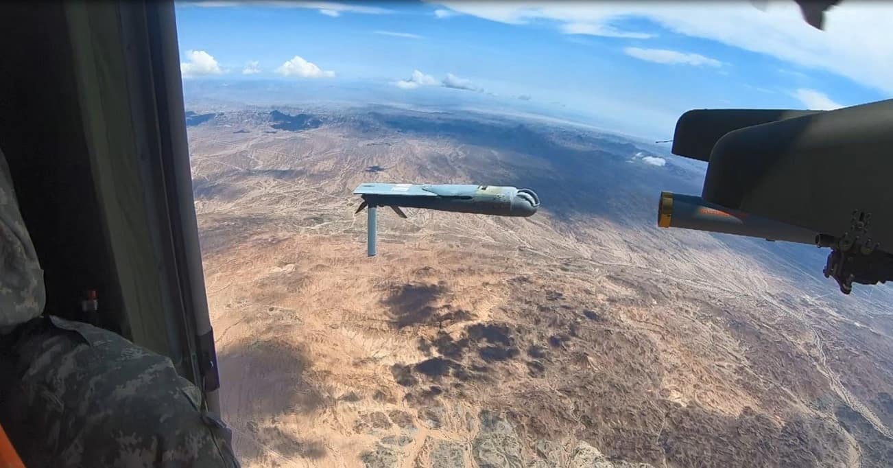 EEUU confeccionó un nuevo sistema que puede arrojar drones desde un helicóptero (FOTO)