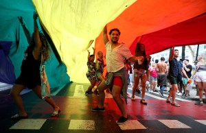 Río celebra su Orgullo Gay y denuncia el intento de censura de su alcalde (Fotos)