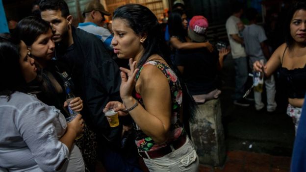 BBC: Cómo es una noche de fiesta en Caracas, una de las ciudades más peligrosas del mundo