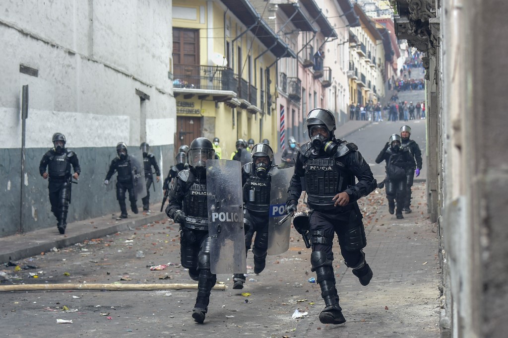 Tensión en Ecuador: Movimiento indígena retiene ocho policías para aplicarles su justicia (Señal en vivo)