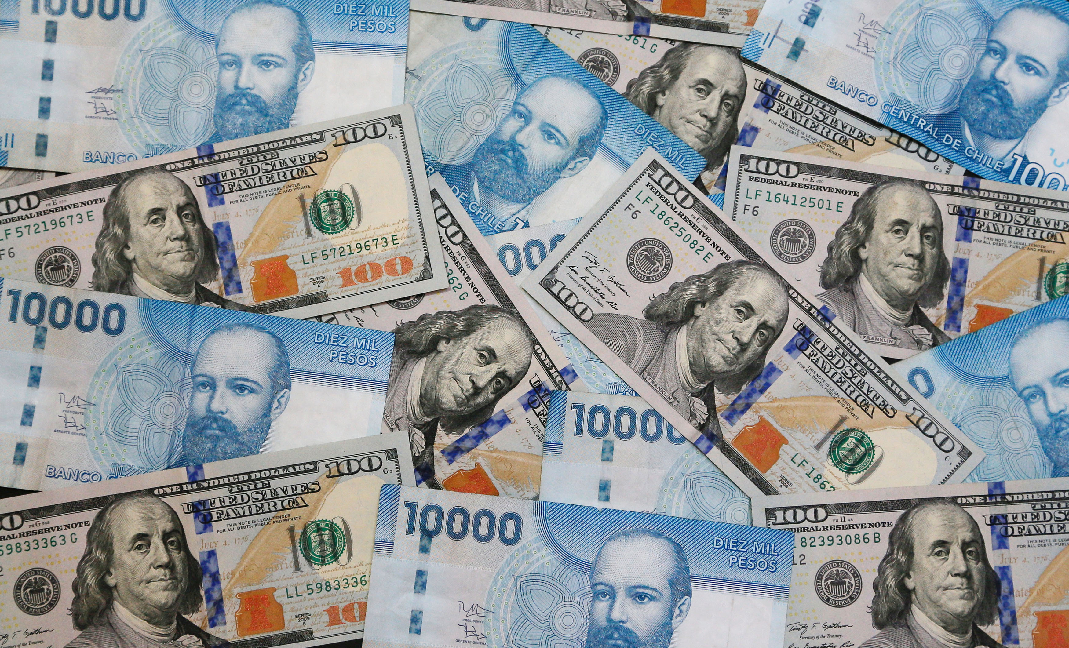 Monedas retroceden frente al dólar, mercados financieros de Chile presionan caída