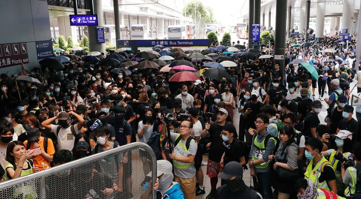 Suspenden los servicios ferroviarios en Hong Kong a raíz de las protestas