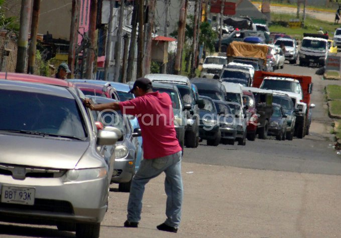 Así amanecieron las MEGA COLAS en las estaciones de servicio en Maturín #24Oct (Foto)