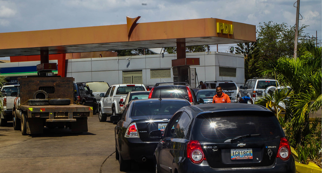 Colas por gasolina en San Cristóbal vuelven un calvario la vida de sus habitantes #15Oct (FOTOS)