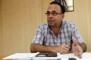 Alcalde de Zamora en Aragua protagoniza escándalo contra vigilante de la tercera edad en YVKE (Video)