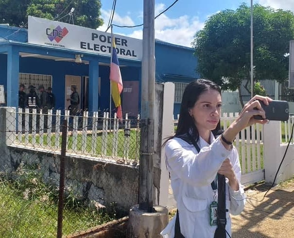 Reportera de Crónica Uno fue amedrentada por la GNB al grabar colas por gasolina (VIDEO)