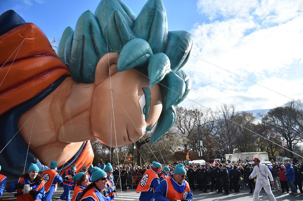 Los globos vuelan muy bajo en desfile del Día de Acción de Gracias (fotos)