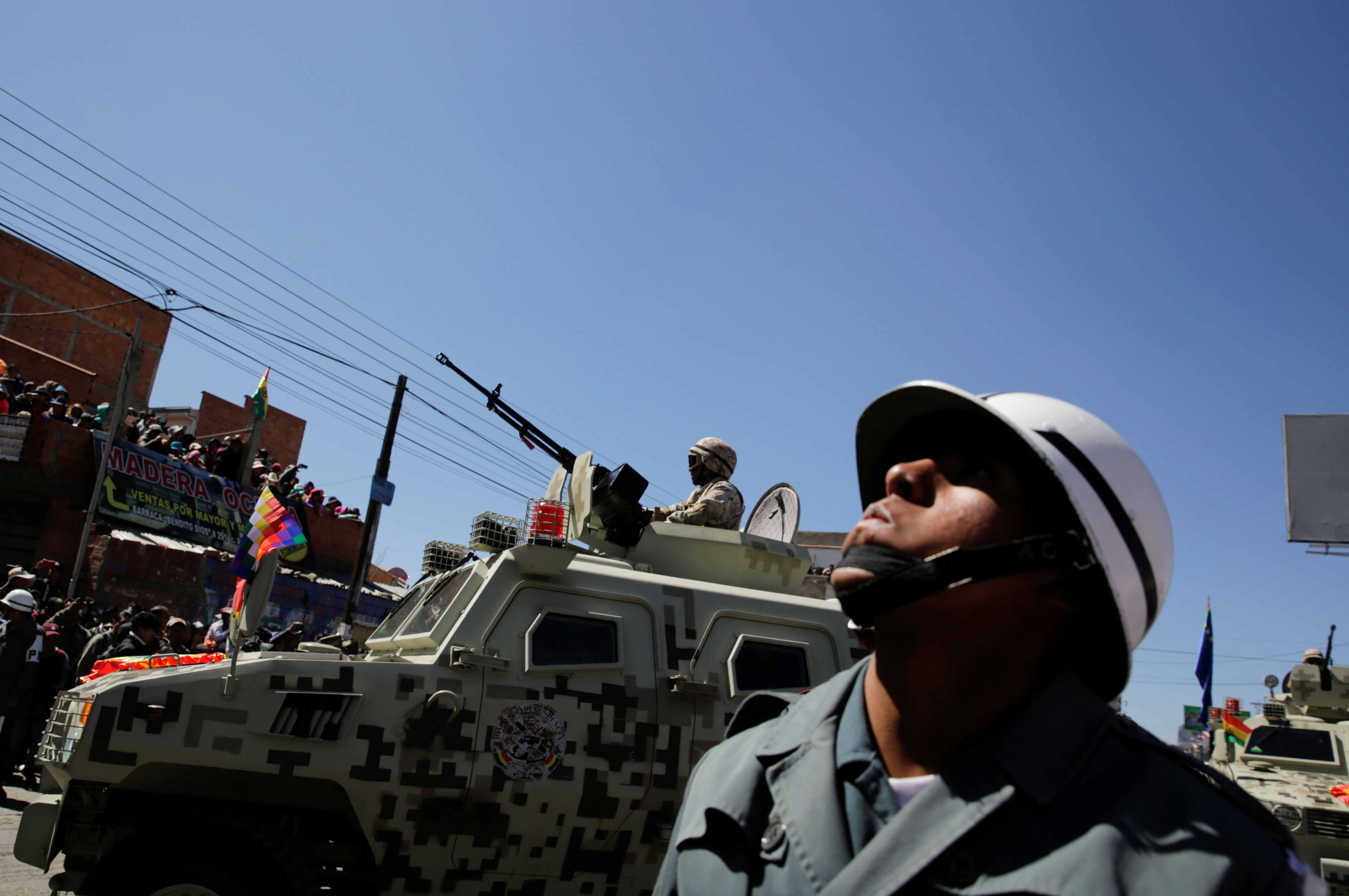 Fuerzas armadas de Bolivia ordenan operaciones para neutralizar grupos armados