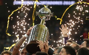 Futbolistas podrán jugar en dos equipos durante la Copa Libertadores 2020, señala Conmebol