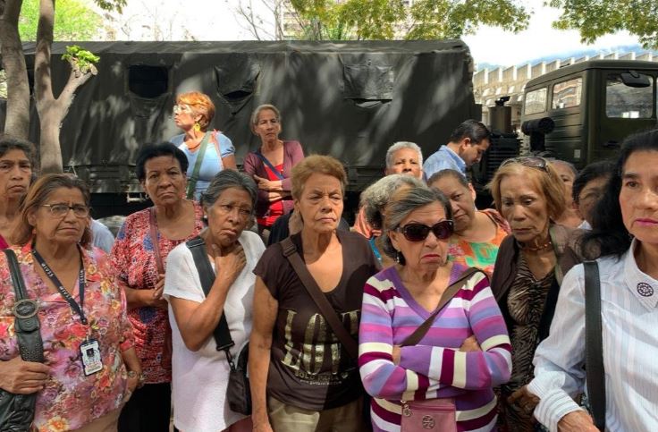 Pensionados del Ivss protestaron en Caracas por el pago de pensiones este #27Nov