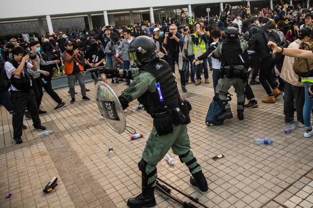 Cuatro detenidos en Hong Kong por supuesta fabricación bombas para protestas