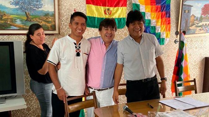 ALnavío: Evo Morales organiza al MAS desde Argentina mientras sus rivales se ponen a pelear en Bolivia