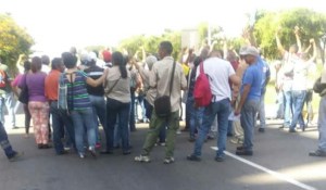 Trabajadores de CVG trancan Guayana para exigir mejoras salariales #30Dic (Video)