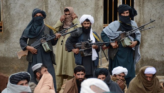 Talibanes asesinan a 29 miembros de las tropas afganas, pese al pacto con EEUU