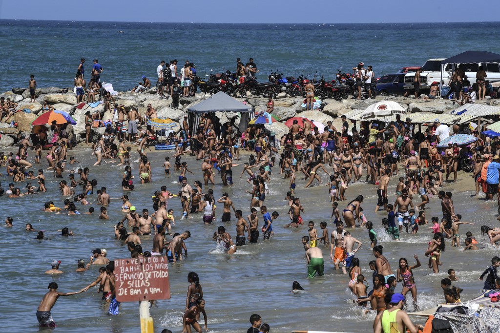 La crisis venezolana se olvida con agua de mar