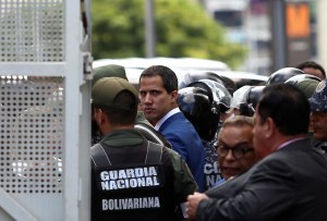 Juan Guaidó: Ahí adentro no hay ninguna sesión, hay usurpadores y traidores a la Patria