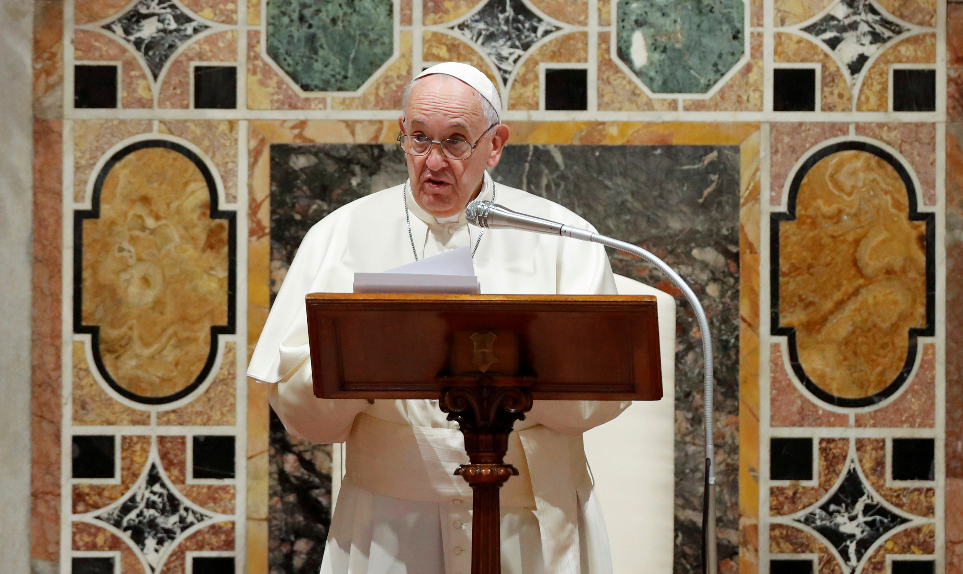 El papa Francisco estudia revisar la ley canónica para los abusos sexuales