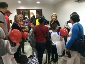 Excelsior Gama visitó a los niños del Proyecto Caracas para celebrar el Día de Reyes