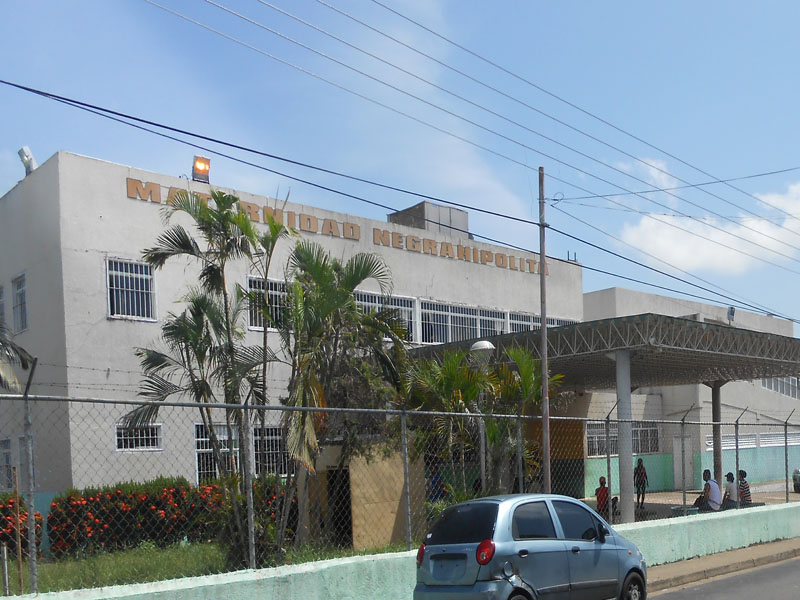 EN VIDEO: Así es como venezolana dio a luz a las afueras de maternidad creada por el régimen 