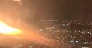Avión en llamas aterrizó de emergencia en EEUU (video)