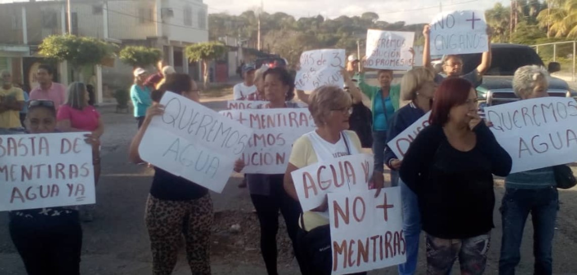 En Barquisimeto “de broma” llega la brisa: Larenses protestan por falta de servicios básicos #13Ene (FOTOS)