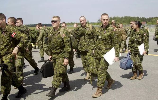 Canadá anuncia el traslado de una parte de sus tropas de Irak a Kuwait