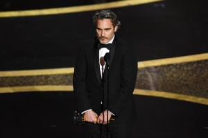 Joaquin Phoenix se unió a la subasta del mundo del cine en favor de Gaza