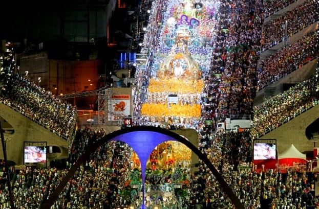 Un Cristo negro, mujer y de sangre indígena llega al Sambódromo de Río