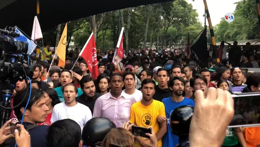 Jóvenes venezolanos abogan “por un cambio” en el Día de la Juventud (Video)