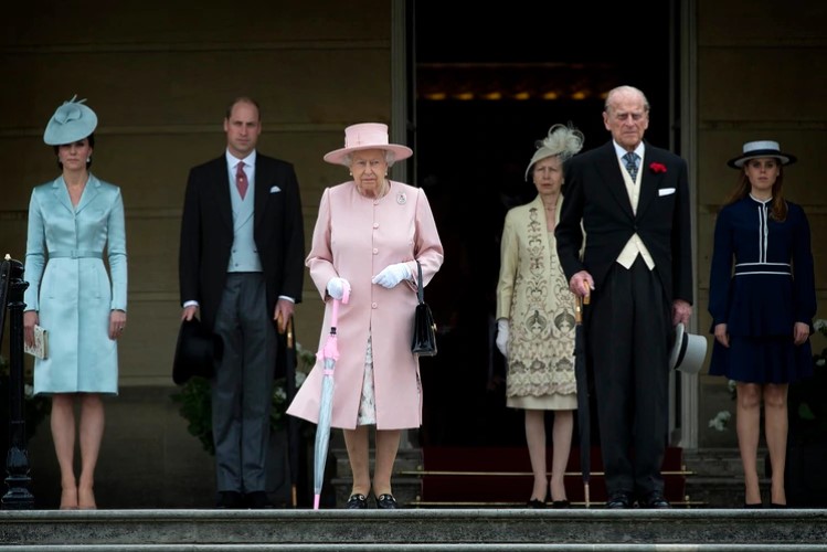 El duque de Cambridge viaja a Balmoral para estar con la Reina Isabel II ante su estado de salud