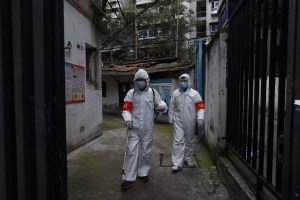 Al menos 70 atrapados tras colapso hotel en China que alojaba a pacientes coronavirus en cuarentena