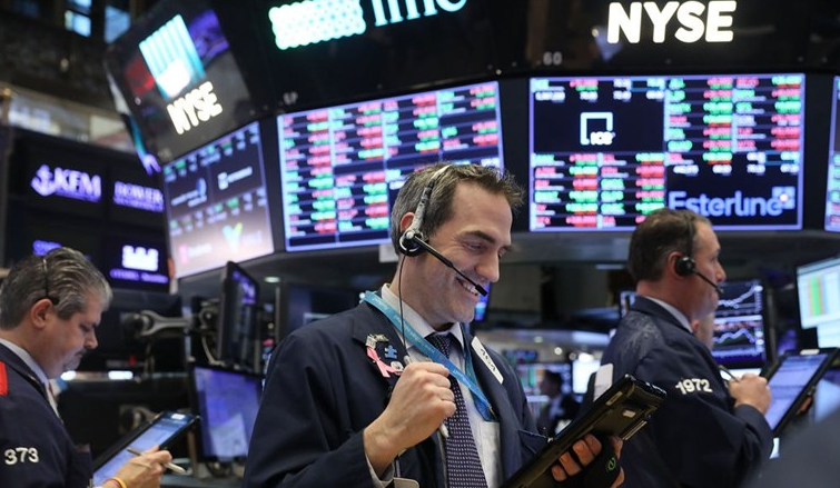 Wall Street abre en verde y el Dow Jones gana 1,7 % aupado por el petróleo