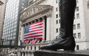 Wall Street termina dispar, Disney pesa sobre el Dow Jones