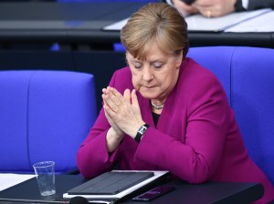 “El virus no perdona las medias tintas”: Merkel pidió toque de queda en Alemania
