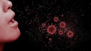 ¿Qué tan lejos llega el coronavirus con un estornudo? (VIDEO)