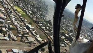 EN VIDEO: Guayaquil recibió bendición desde helicóptero con réplica del Cristo del Consuelo