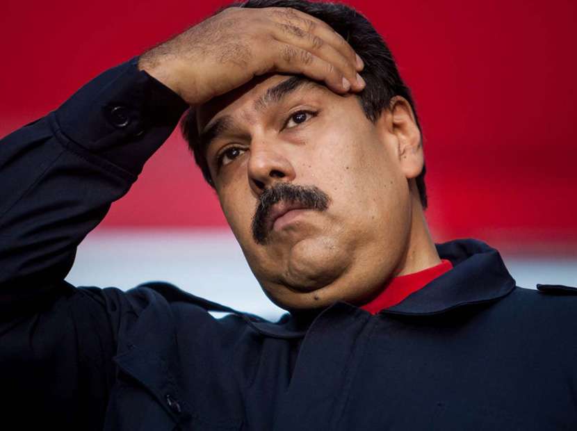 ¡Tremendo montaje! Maduro habló con una biblioteca falsa a sus espaldas (FOTOS)