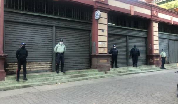 Acusan a PNB de robar y extorsionar en dólares a comerciantes formales e informales durante cuarentena