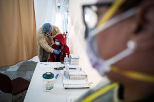 Enfermeras en Long Island visitan pacientes graves con coronavirus para conectarlos FaceTime con familiares