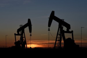 Petróleo cayó a mínimos no vistos desde julio