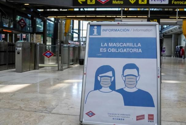 Científicos españoles revelaron la existencia de “supercontagiadores” de coronavirus